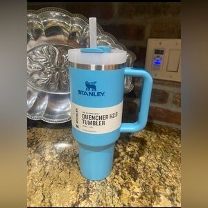 Stanley 40 oz. Travel Quencher Tumbler POOL - Brand new!